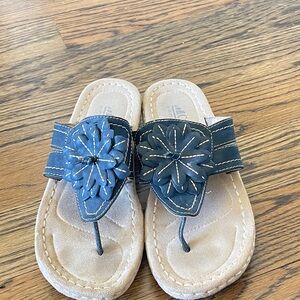 Cliffs by White Mountain Cupcake Wedge Thong Sandals Flower Womens Size 9 M US